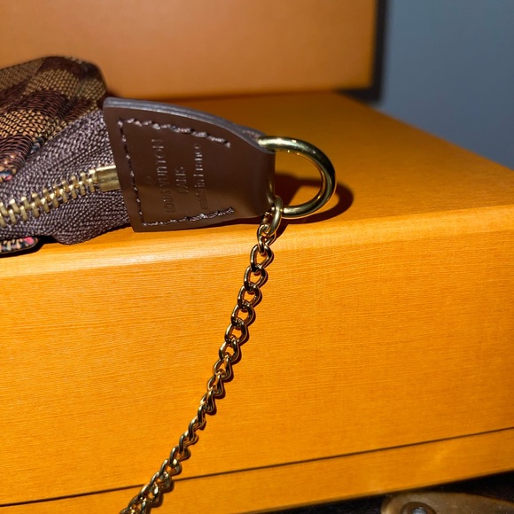 Louis Vuitton Mini Pochette - Picture 9 of 12